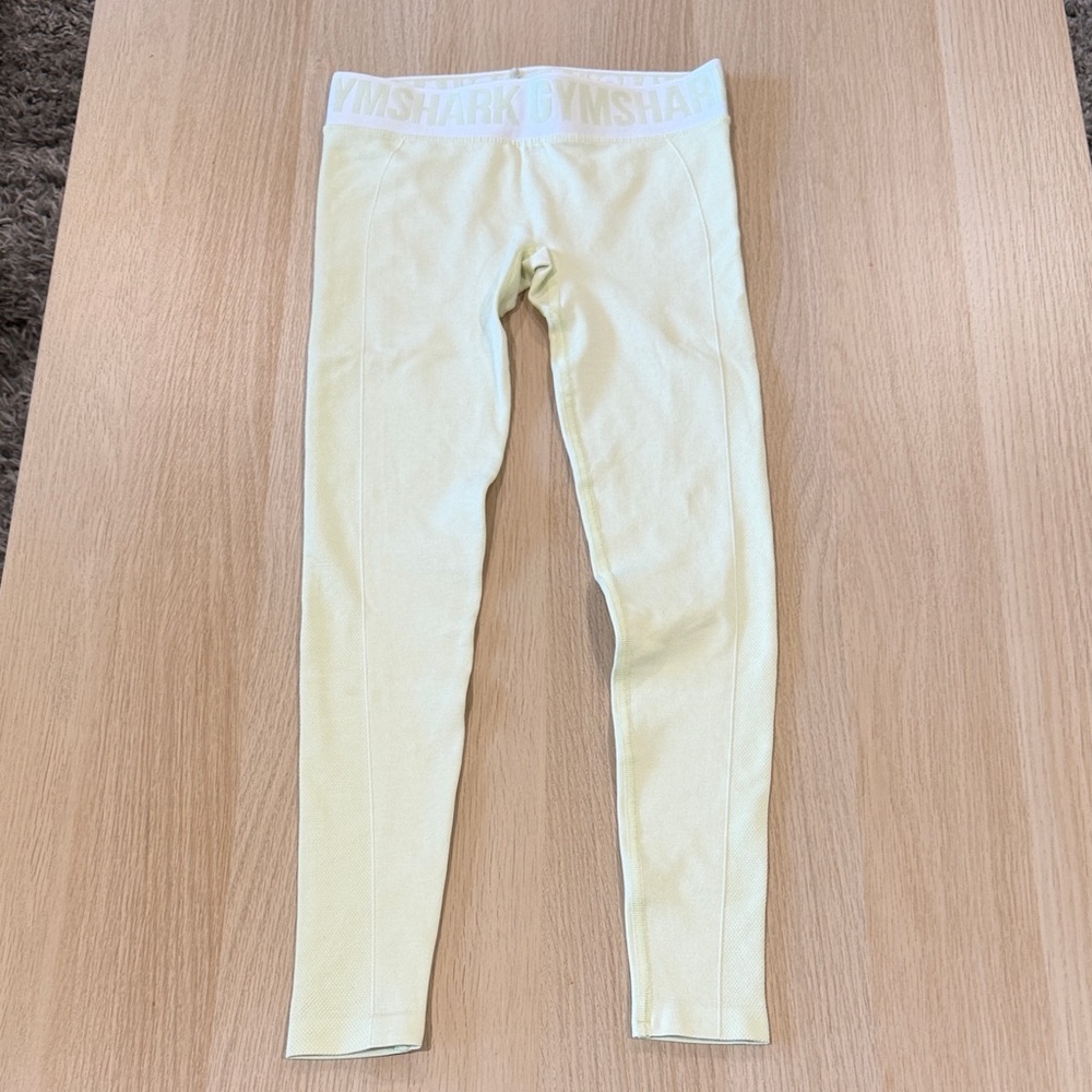 Gymshark Flex Low Rise 7/8 length Leggings in XS yellow